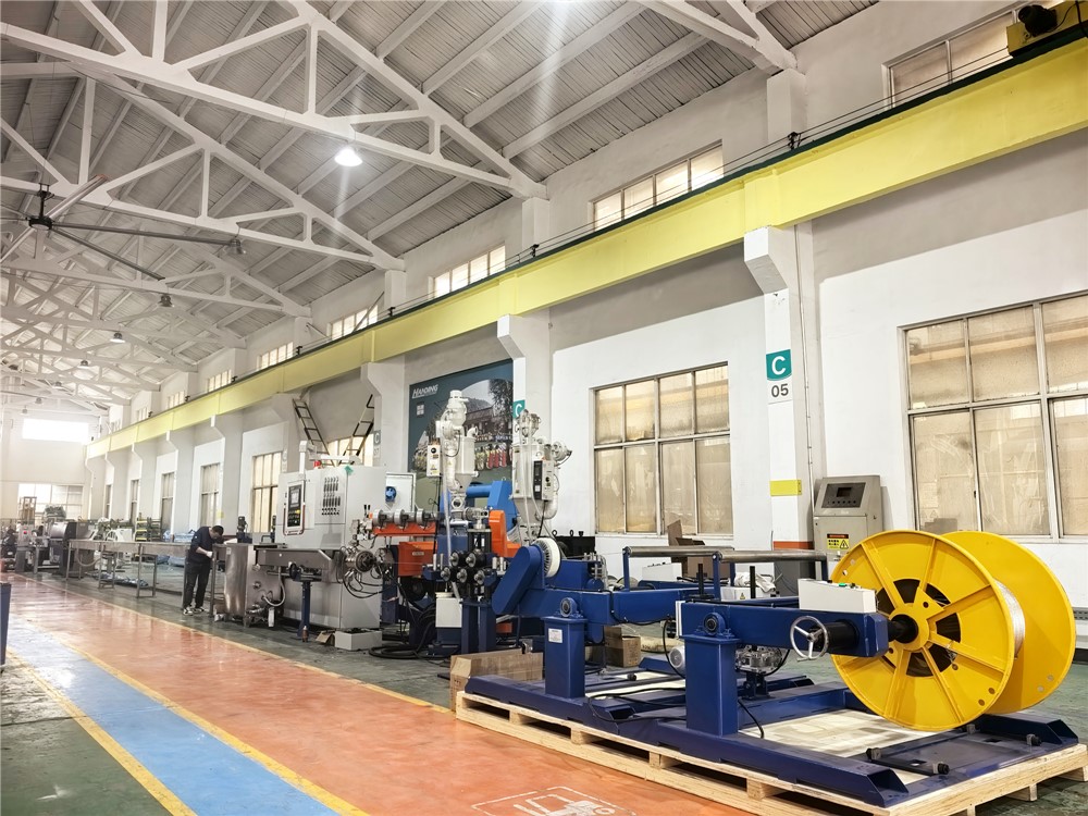漢鼎90+45mm電線電纜擠出機
